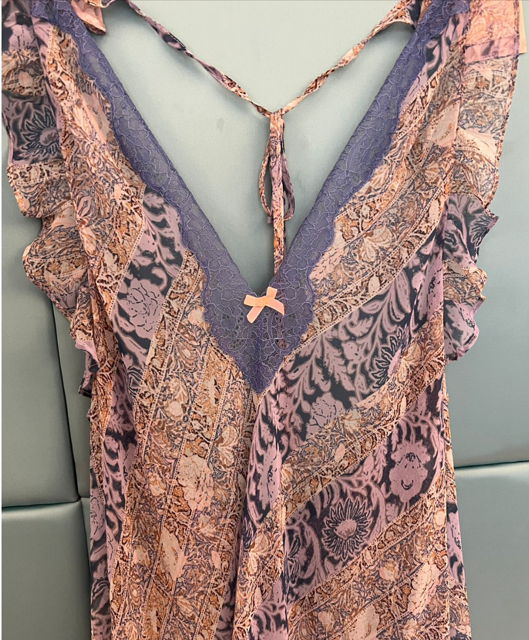 Vestido estampado con escote en la espalda