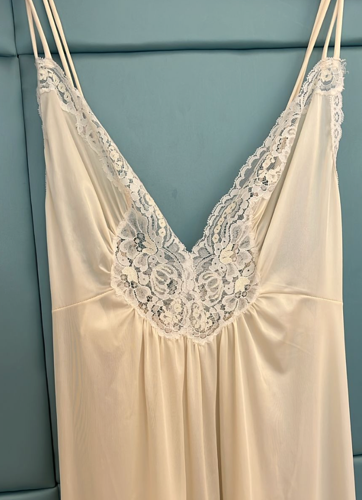 Vestido vintage de naylon con encaje