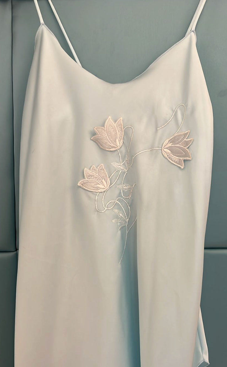 Vestido menta con flores 3D