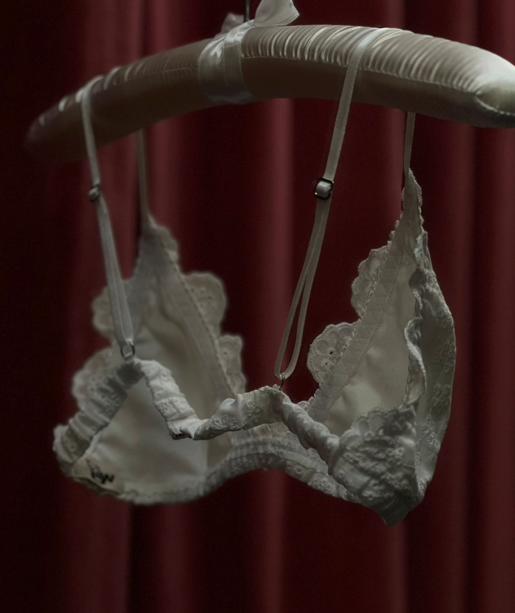 Bralette tira bordada blanca