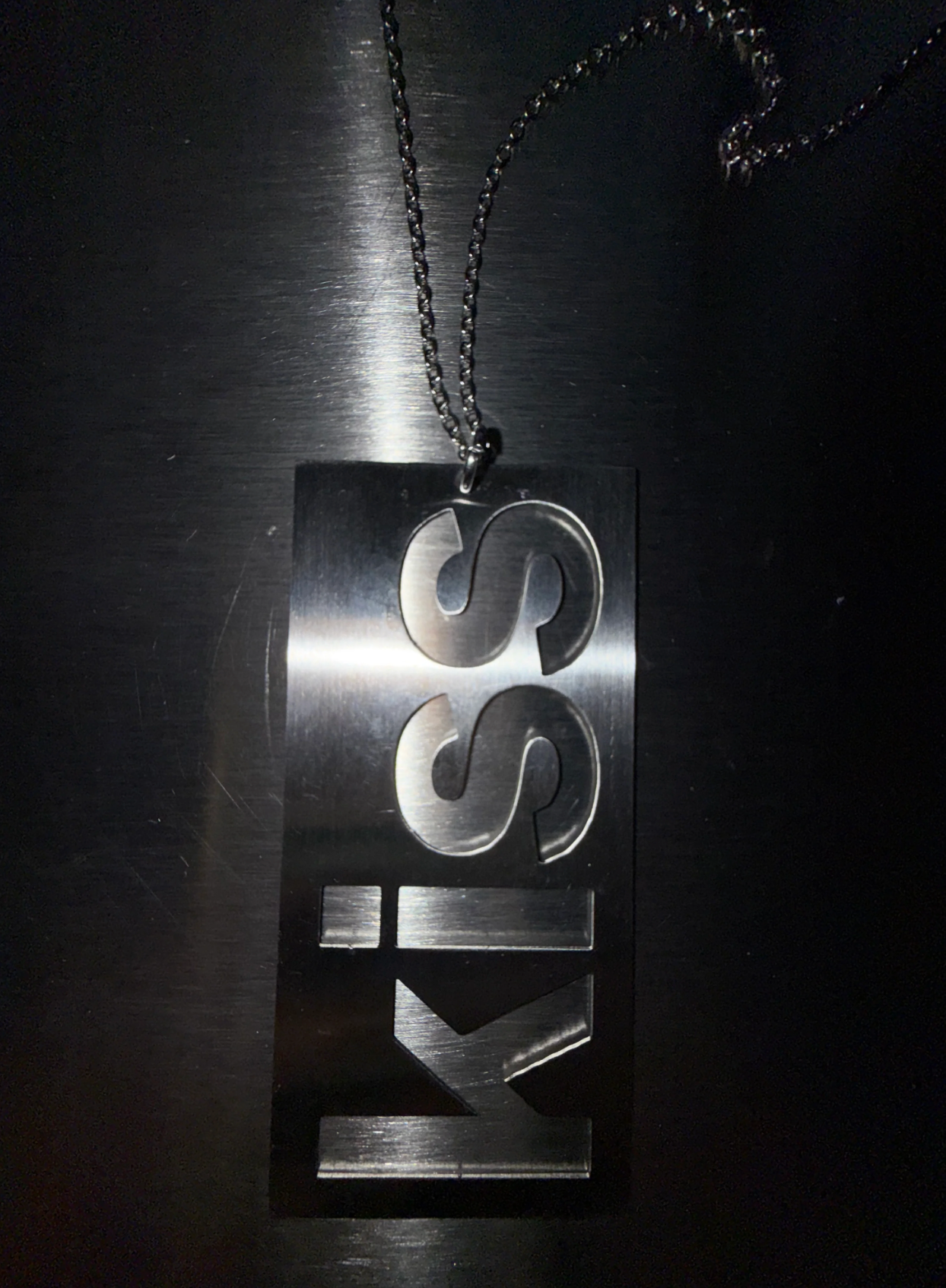 Kiss Chain